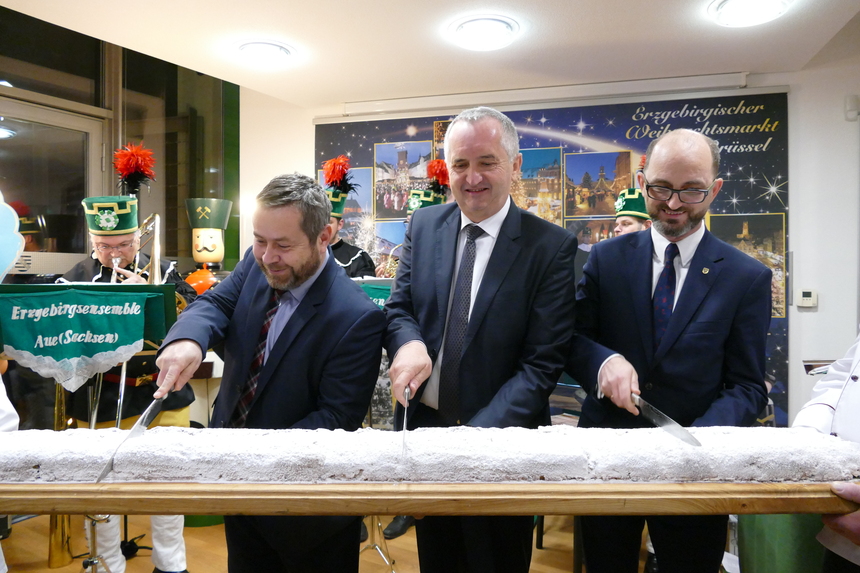 Stollenanschnitt bei Eröffnung mit Minister Schmidt