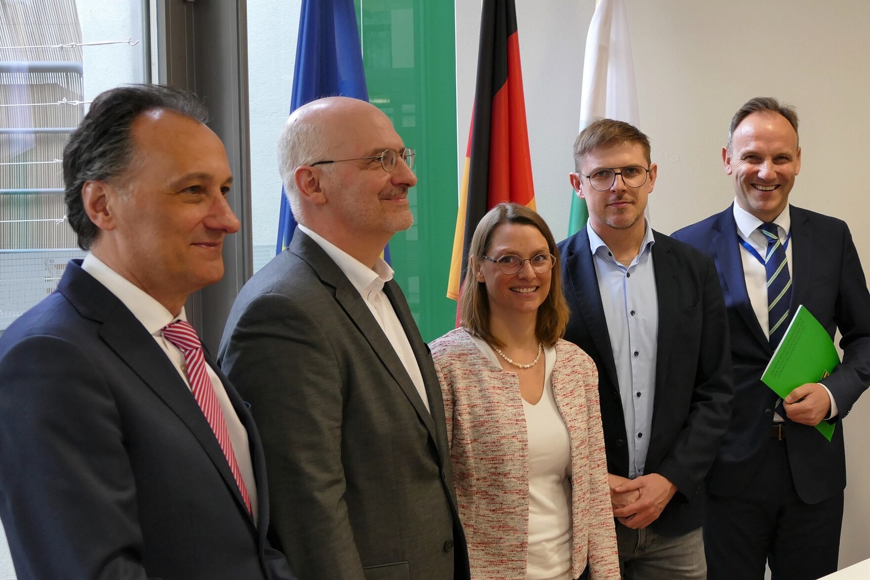Von links nach rechts Christoph Wengler, Dr. Dominik Meister, Anna-Lena Zademach-Schwierz, MdEP Matthias Ecke und Jiří Zapletal